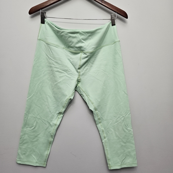 lululemon athletica Pants - Lululemon Athletica Wunder Under Crop Size US 12 - NWT